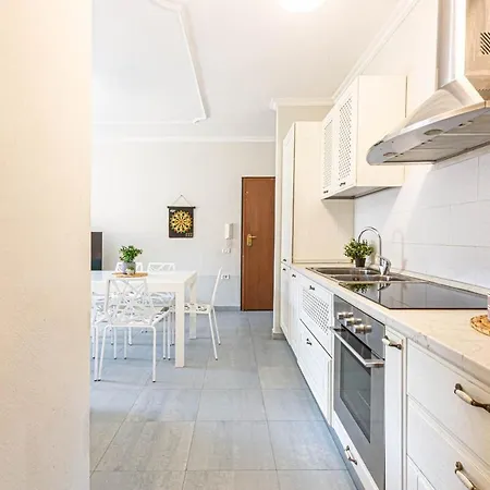 Alpha 2 Bedroom - 3 Min Beach, Full Kitchen *