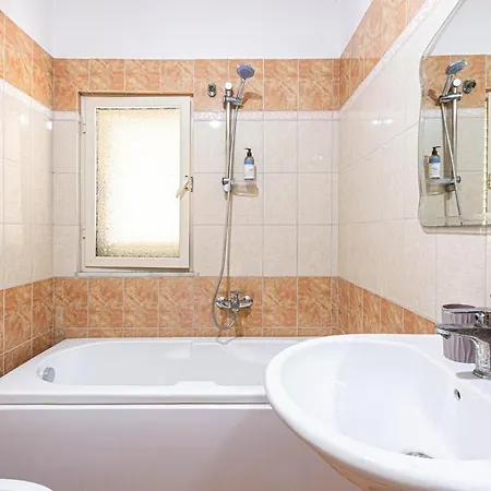 Apartment Alpha 2 Bedroom - 3 Min Beach, Full Kitchen Himare