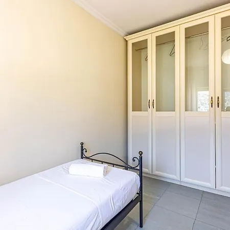 Apartment Alpha 2 Bedroom - 3 Min Beach, Full Kitchen